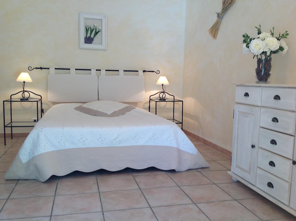 Le Clos Des Cigales Roussillon en Isere Oda fotoğraf