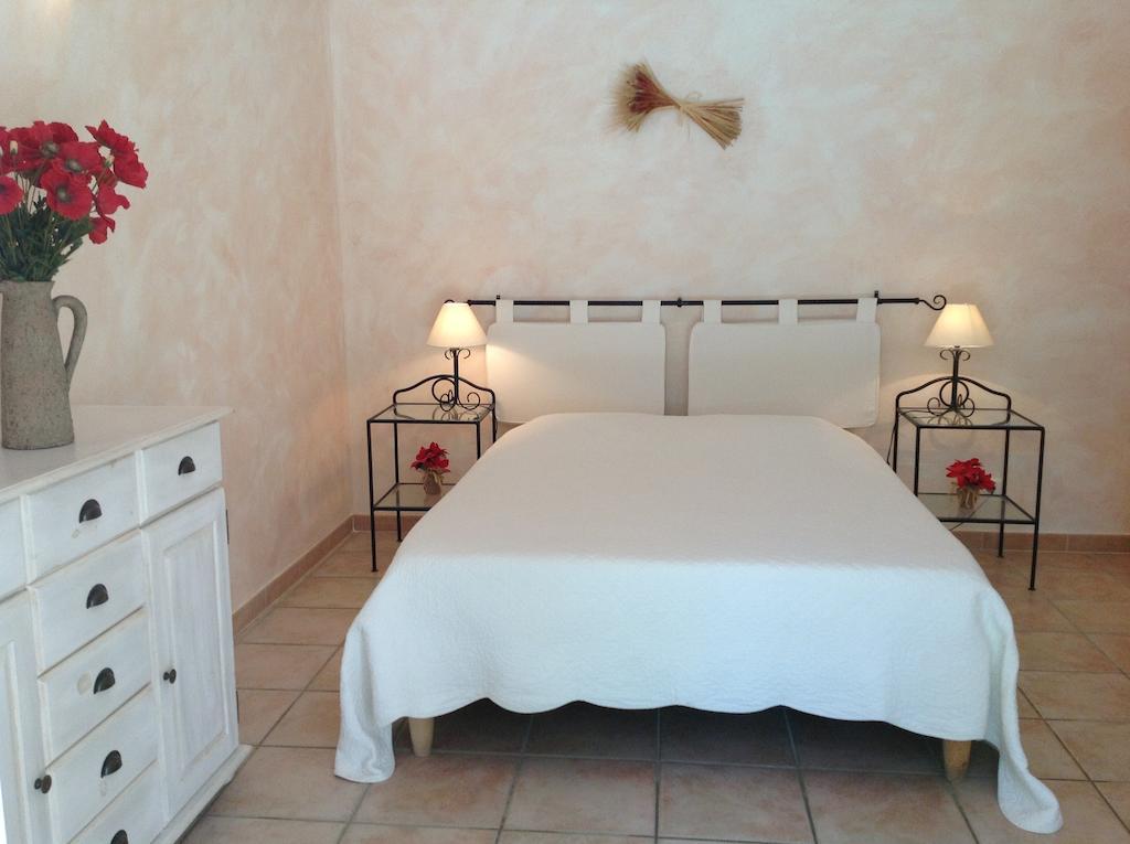 Le Clos Des Cigales Roussillon en Isere Oda fotoğraf